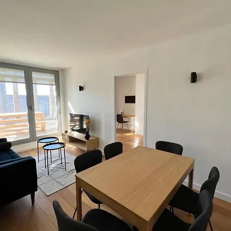 Large Apartment With Terrace Near Cite Du Vin