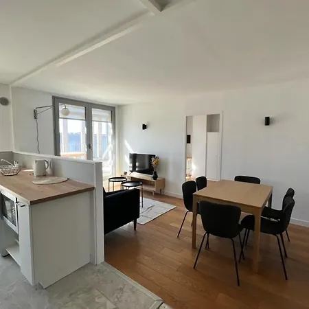 Large Apartment With Terrace Near Cite Du Vin Apartamento