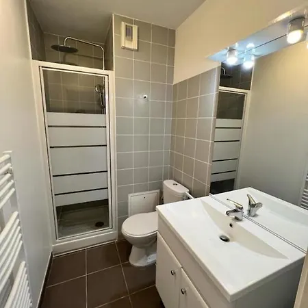 Large Apartment With Terrace Near Cite Du Vin Bordéus