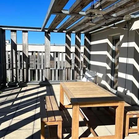 Appartamento LARGE APARTMENT with Terrace NEAR Cité du Vin